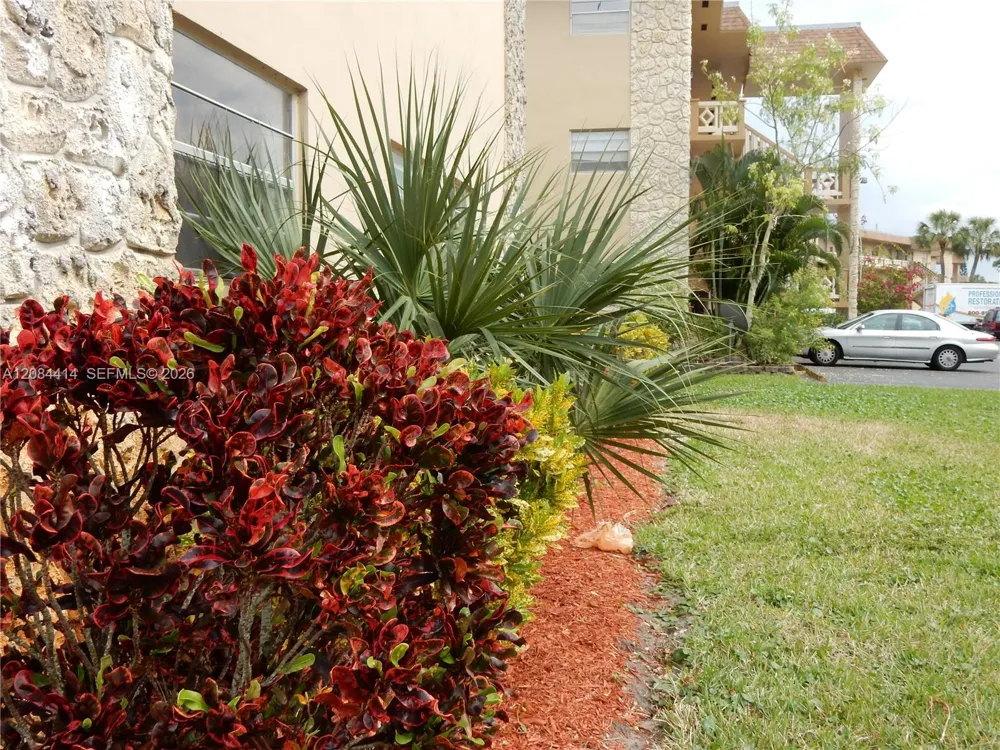 5051 W OAKLAND PARK BLVD #302 Lauderdale Lakes, FL 33313