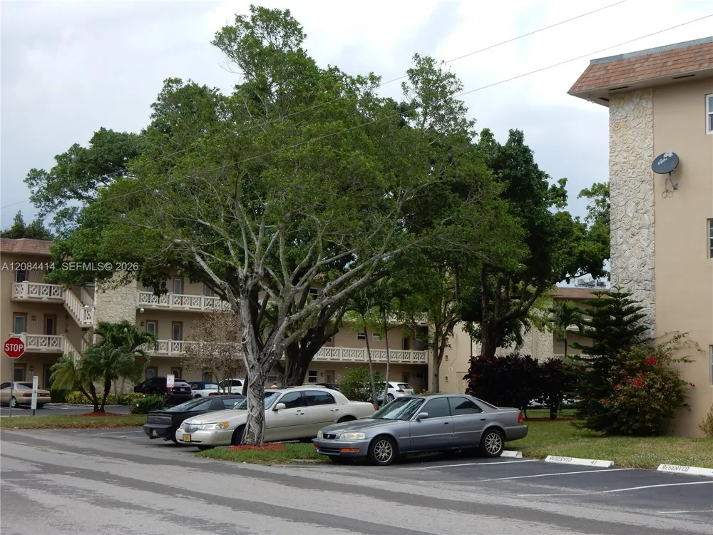 5051 W OAKLAND PARK BLVD #302 Lauderdale Lakes, FL 33313