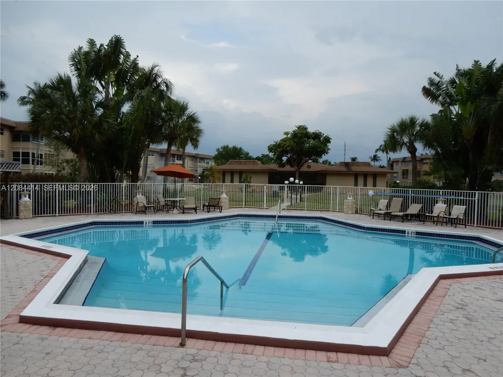 5051 W OAKLAND PARK BLVD #302 Lauderdale Lakes, FL 33313