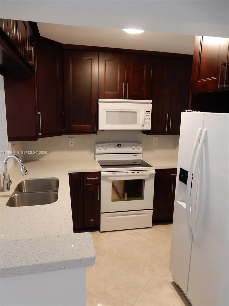 5051 W OAKLAND PARK BLVD #302 Lauderdale Lakes, FL 33313