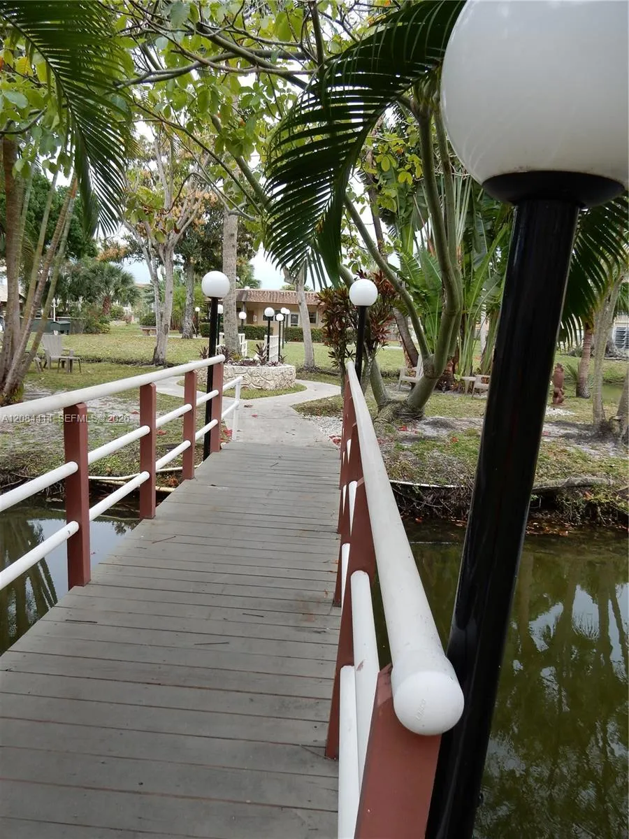 5051 W OAKLAND PARK BLVD #302 Lauderdale Lakes, FL 33313