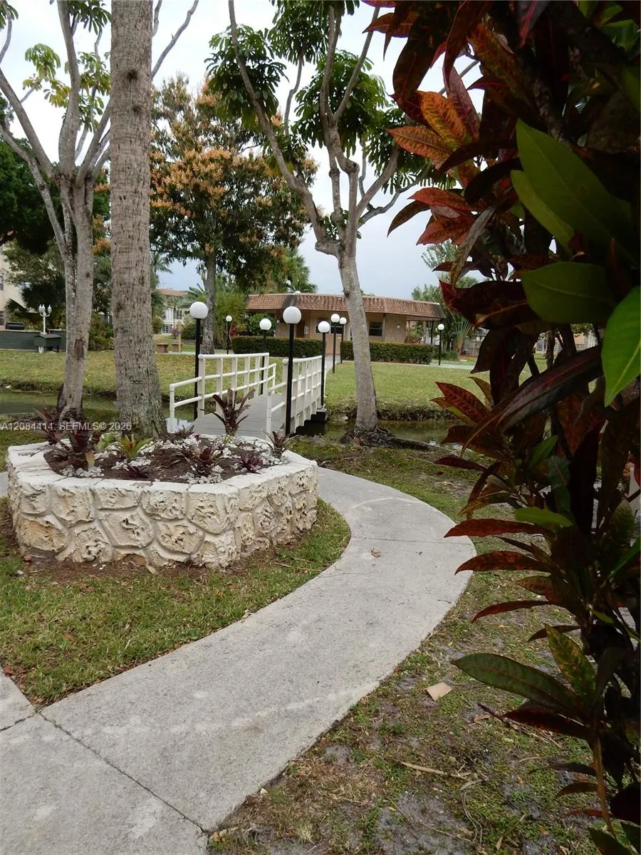 5051 W OAKLAND PARK BLVD #302 Lauderdale Lakes, FL 33313