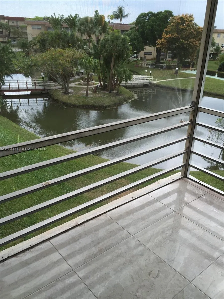5051 W OAKLAND PARK BLVD #302 Lauderdale Lakes, FL 33313