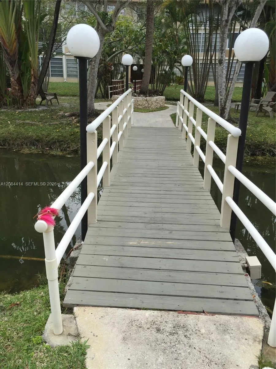 5051 W OAKLAND PARK BLVD #302 Lauderdale Lakes, FL 33313