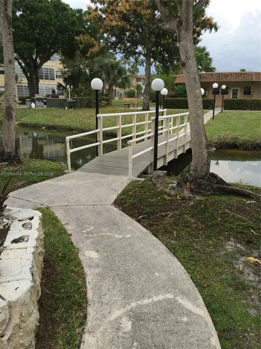 5051 W OAKLAND PARK BLVD #302 Lauderdale Lakes, FL 33313
