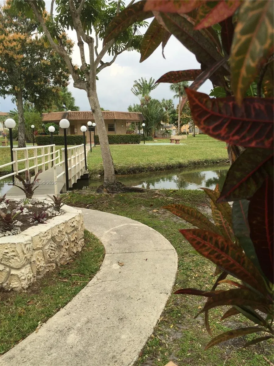 5051 W OAKLAND PARK BLVD #302 Lauderdale Lakes, FL 33313