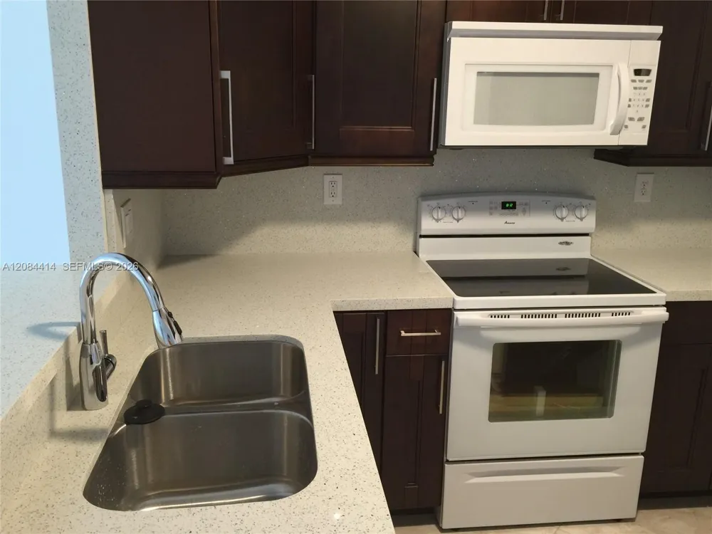 5051 W OAKLAND PARK BLVD #302 Lauderdale Lakes, FL 33313