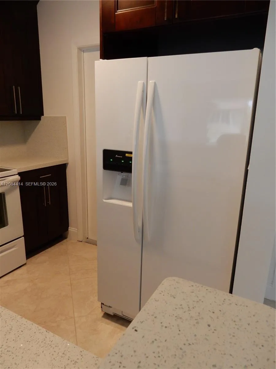 5051 W OAKLAND PARK BLVD #302 Lauderdale Lakes, FL 33313