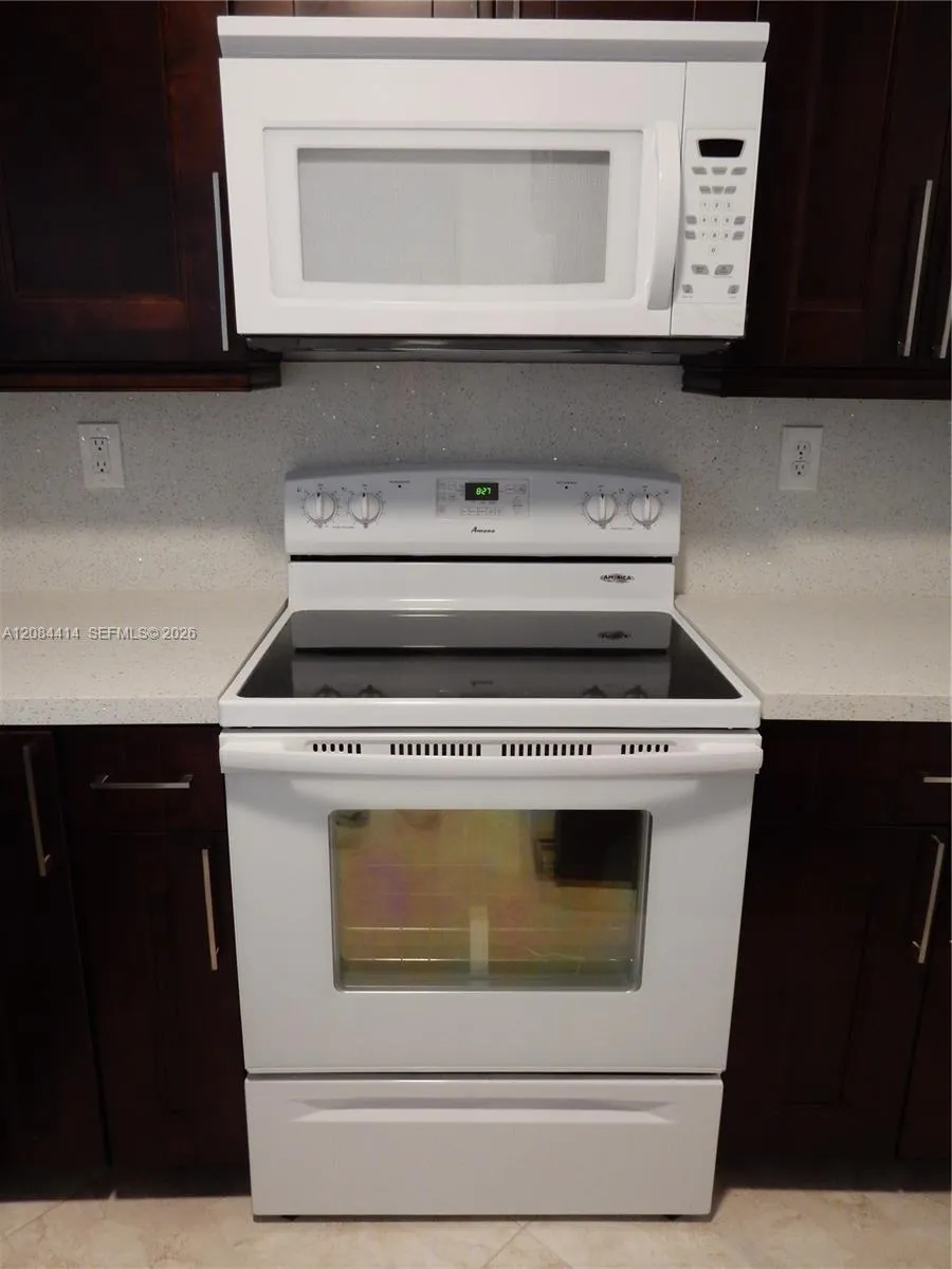 5051 W OAKLAND PARK BLVD #302 Lauderdale Lakes, FL 33313