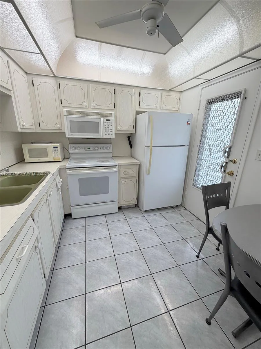 319 NE 14th Ave #505 Hallandale Beach, FL 33009