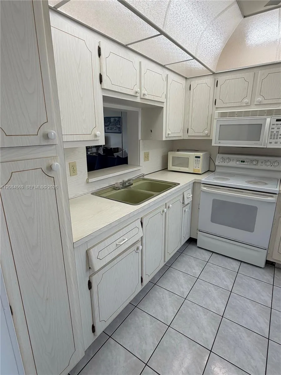 319 NE 14th Ave #505 Hallandale Beach, FL 33009