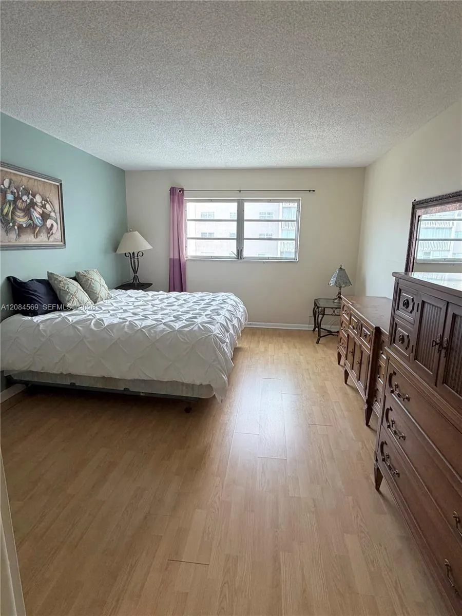 319 NE 14th Ave #505 Hallandale Beach, FL 33009