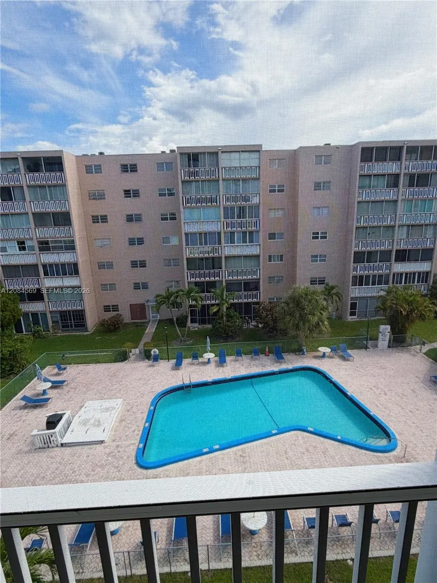 319 NE 14th Ave #505 Hallandale Beach, FL 33009