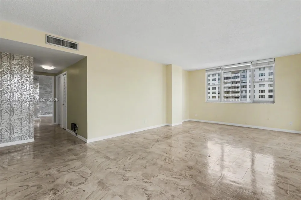 4330 Hillcrest Dr #520 Hollywood, FL 33021