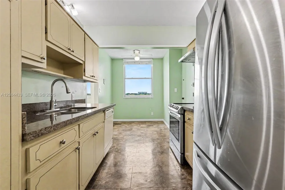 4330 Hillcrest Dr #520 Hollywood, FL 33021