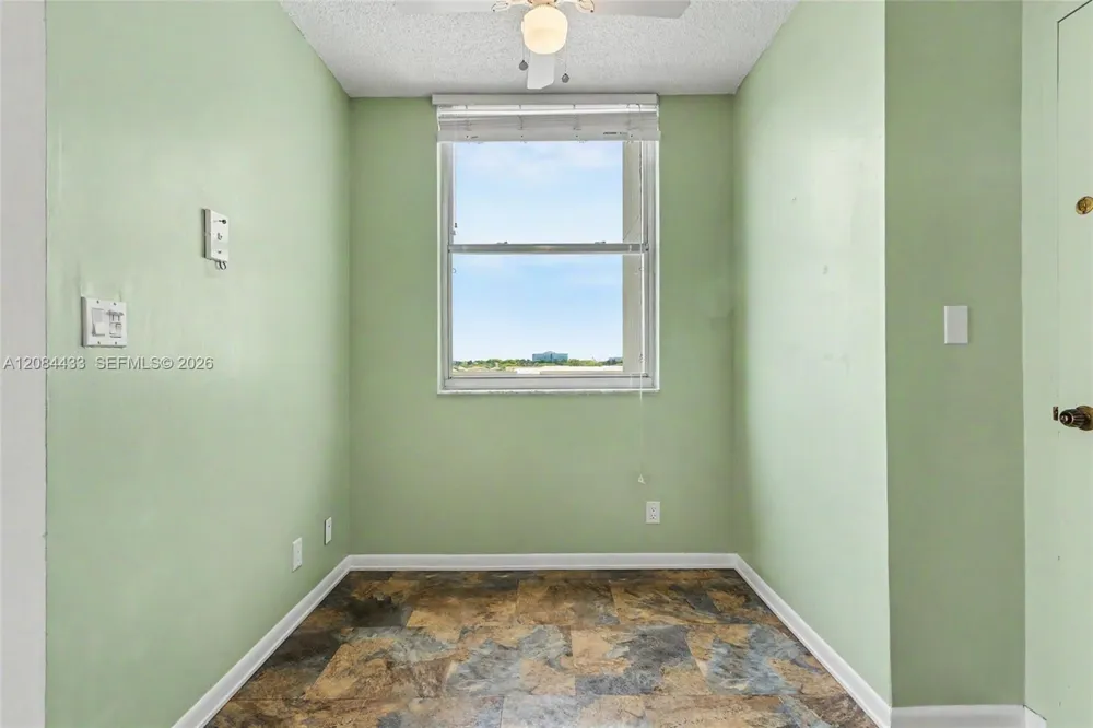 4330 Hillcrest Dr #520 Hollywood, FL 33021