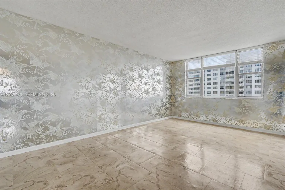 4330 Hillcrest Dr #520 Hollywood, FL 33021