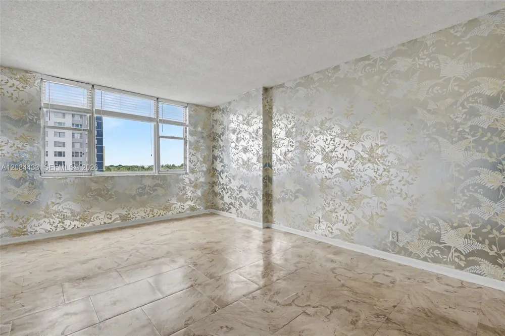 4330 Hillcrest Dr #520 Hollywood, FL 33021