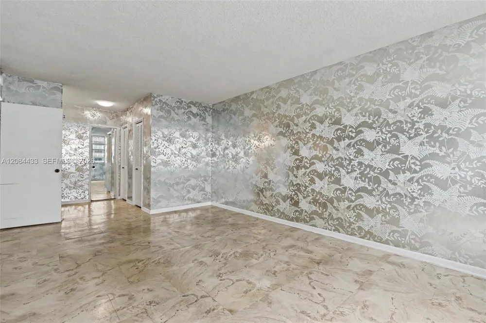 4330 Hillcrest Dr #520 Hollywood, FL 33021