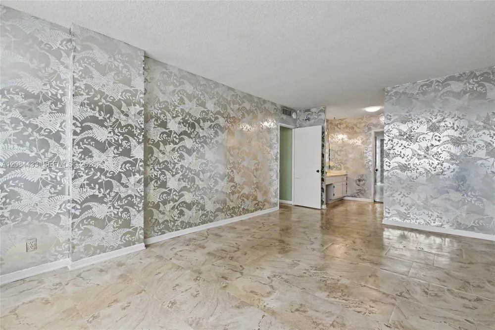4330 Hillcrest Dr #520 Hollywood, FL 33021