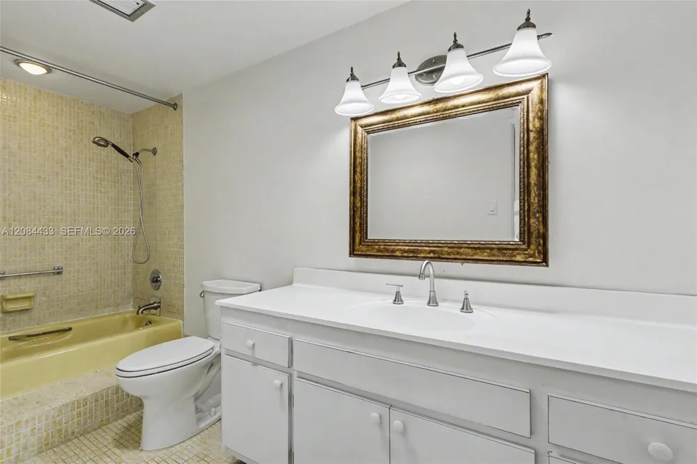 4330 Hillcrest Dr #520 Hollywood, FL 33021