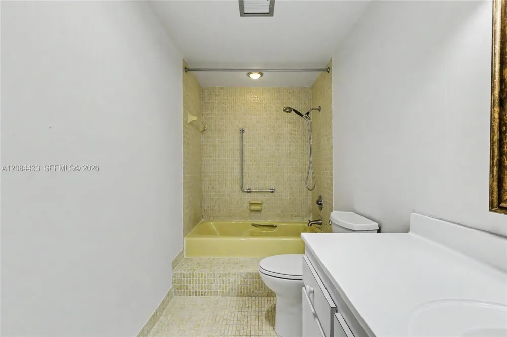 4330 Hillcrest Dr #520 Hollywood, FL 33021