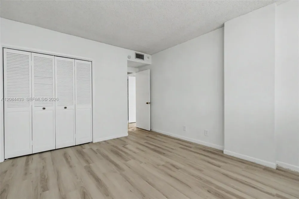 4330 Hillcrest Dr #520 Hollywood, FL 33021
