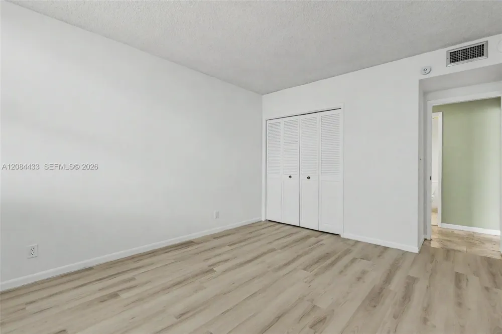 4330 Hillcrest Dr #520 Hollywood, FL 33021