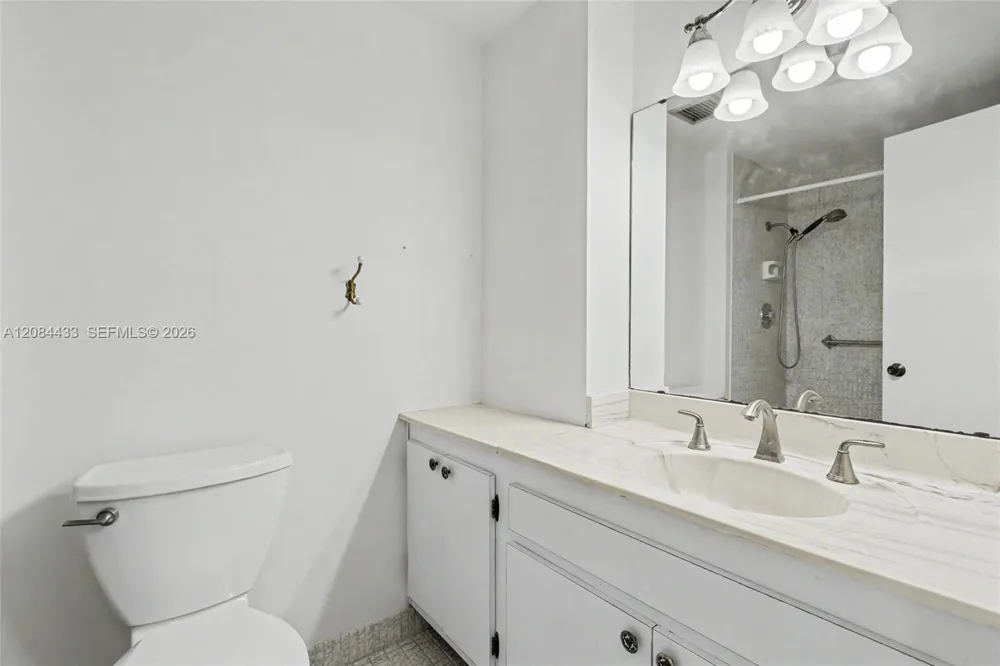 4330 Hillcrest Dr #520 Hollywood, FL 33021