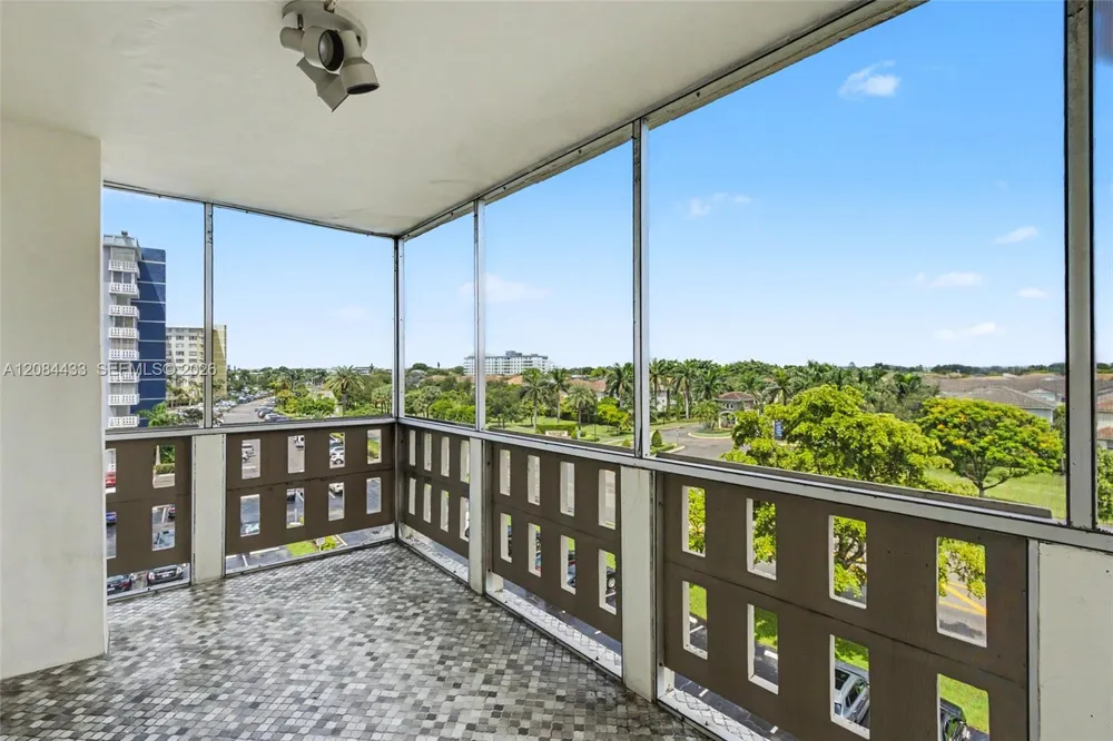 4330 Hillcrest Dr #520 Hollywood, FL 33021