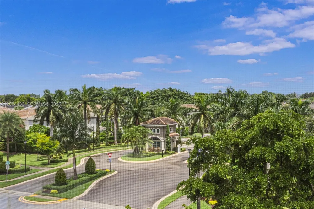 4330 Hillcrest Dr #520 Hollywood, FL 33021