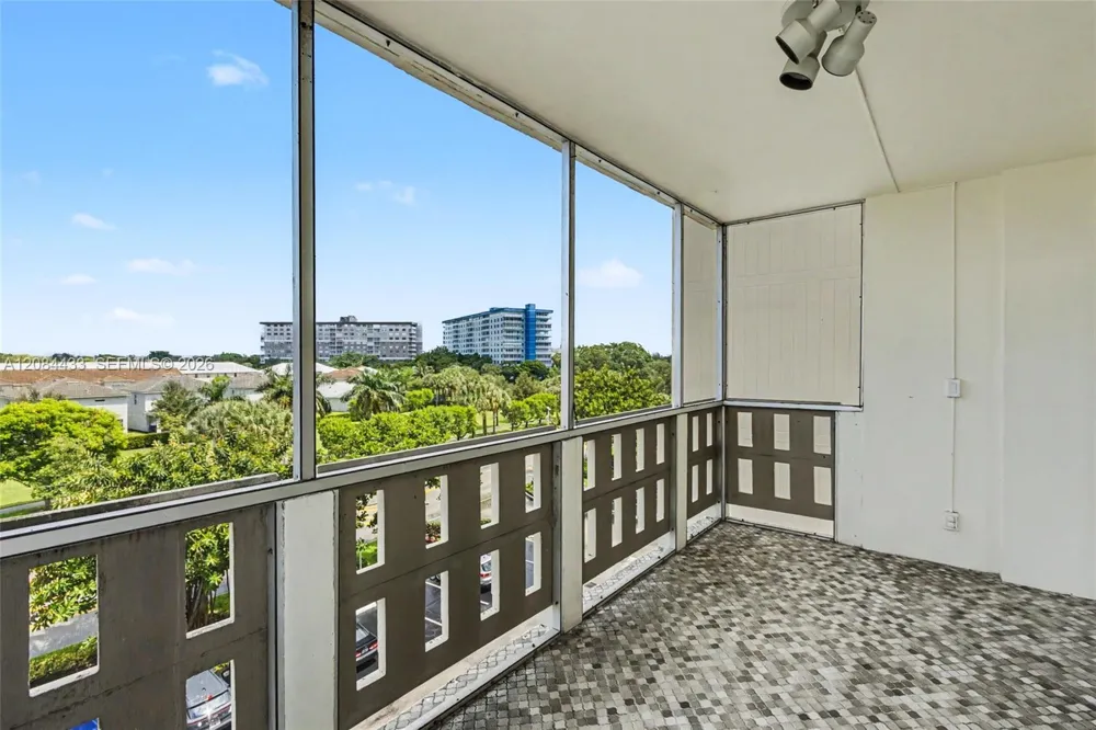 4330 Hillcrest Dr #520 Hollywood, FL 33021