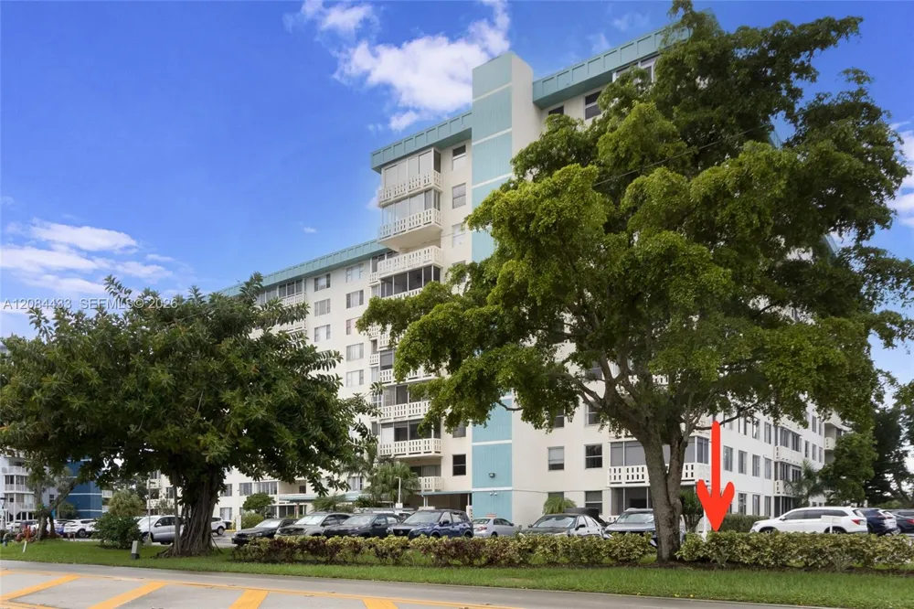 4330 Hillcrest Dr #520 Hollywood, FL 33021