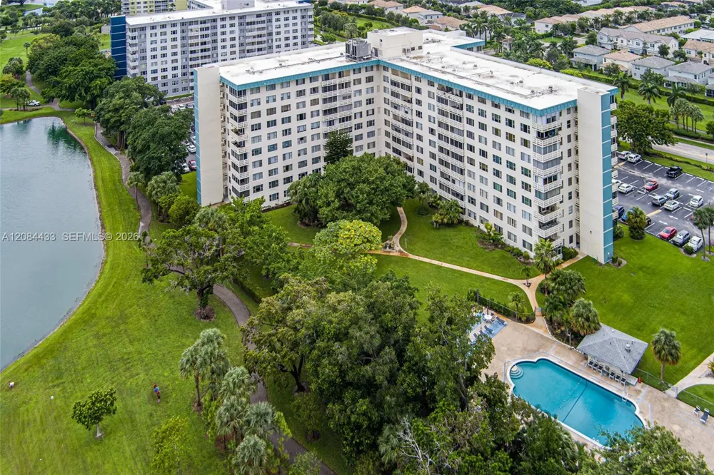 4330 Hillcrest Dr #520 Hollywood, FL 33021
