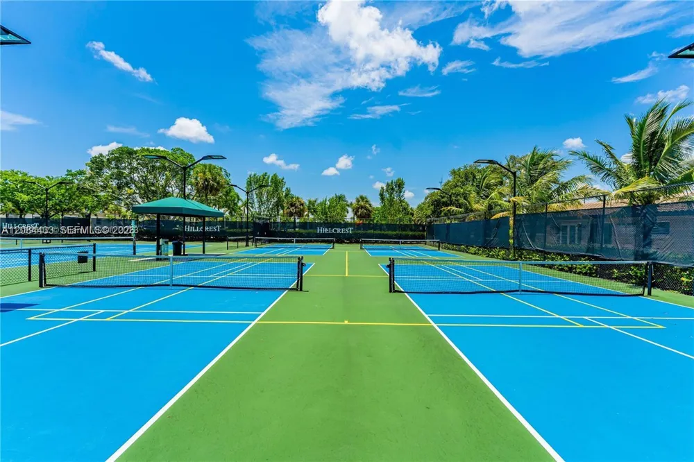 4330 Hillcrest Dr #520 Hollywood, FL 33021