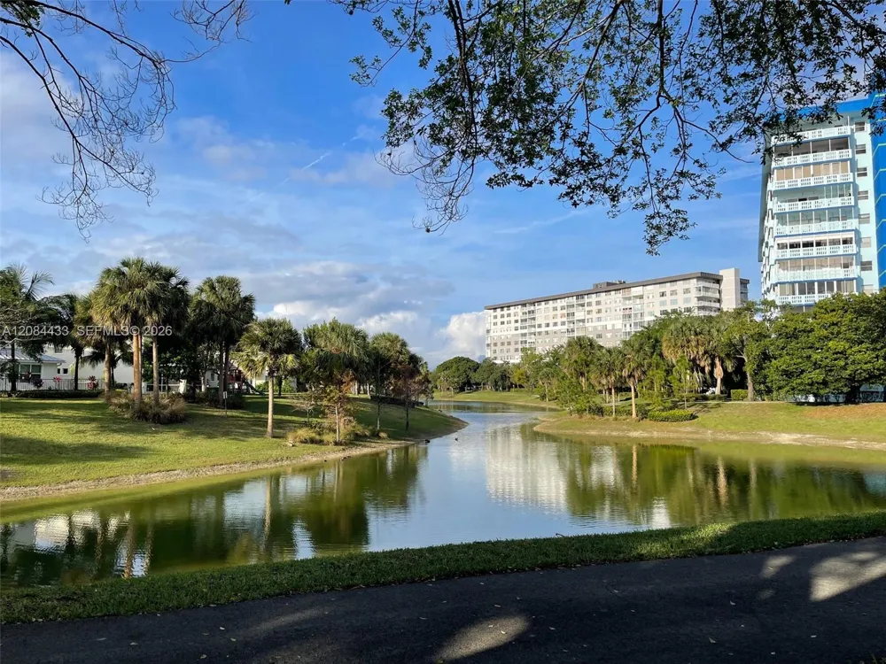 4330 Hillcrest Dr #520 Hollywood, FL 33021