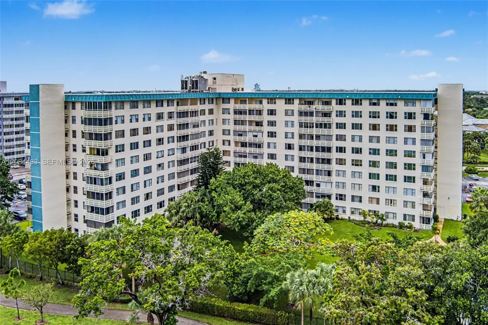 4330 Hillcrest Dr #520 Hollywood, FL 33021