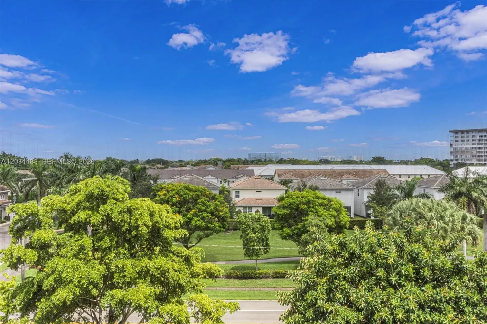 4330 Hillcrest Dr #520 Hollywood, FL 33021