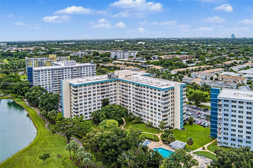 4330 Hillcrest Dr #520 Hollywood, FL 33021