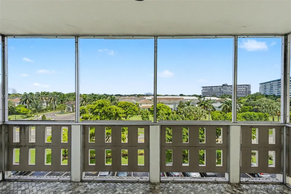 4330 Hillcrest Dr #520 Hollywood, FL 33021