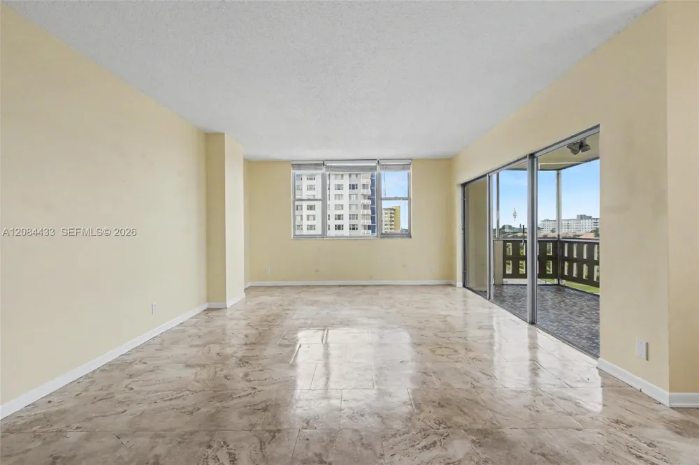 4330 Hillcrest Dr #520 Hollywood, FL 33021