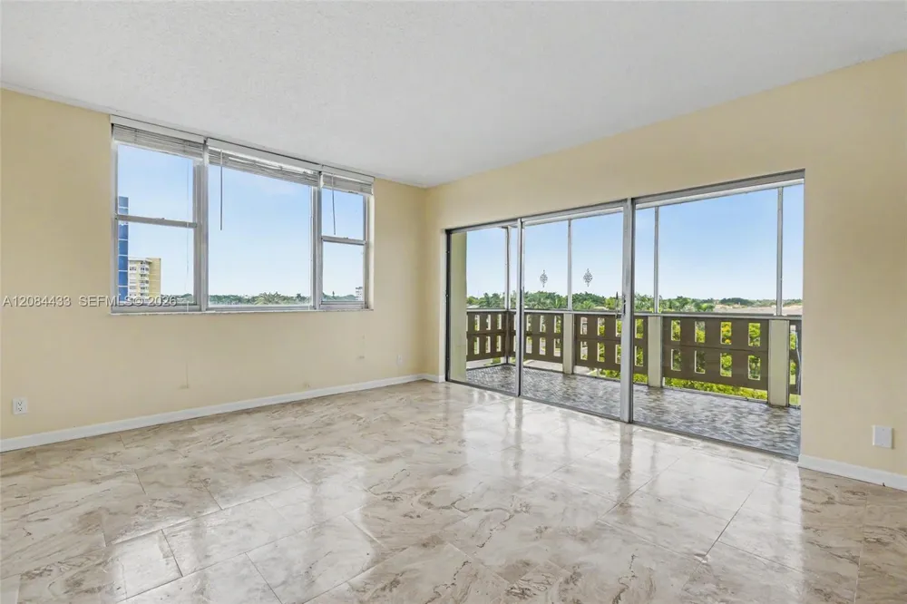 4330 Hillcrest Dr #520 Hollywood, FL 33021