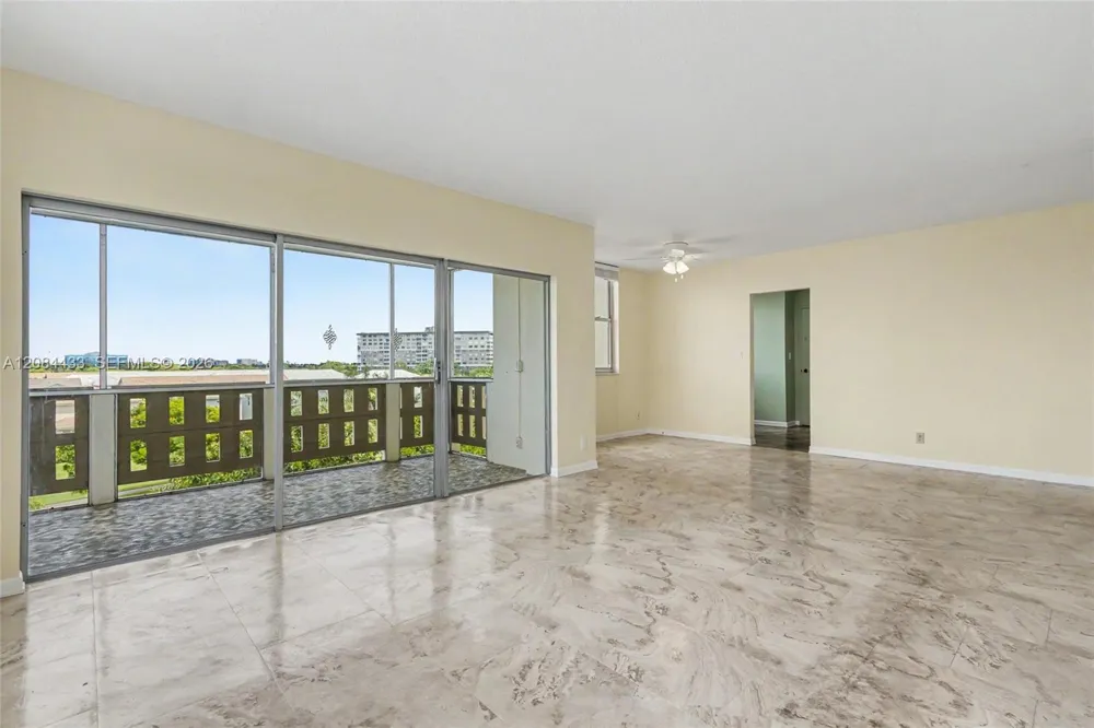 4330 Hillcrest Dr #520 Hollywood, FL 33021
