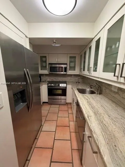 2401 Collins Ave #610 Miami Beach, FL 33140