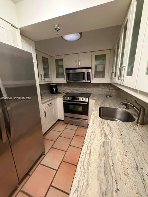 2401 Collins Ave #610 Miami Beach, FL 33140