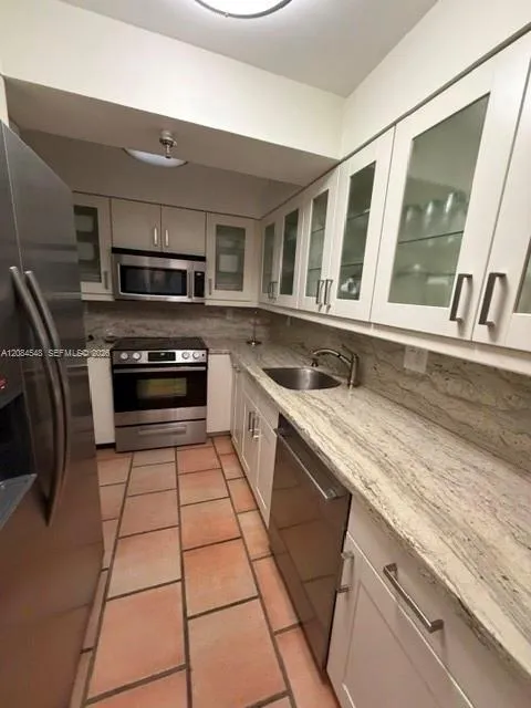 2401 Collins Ave #610 Miami Beach, FL 33140