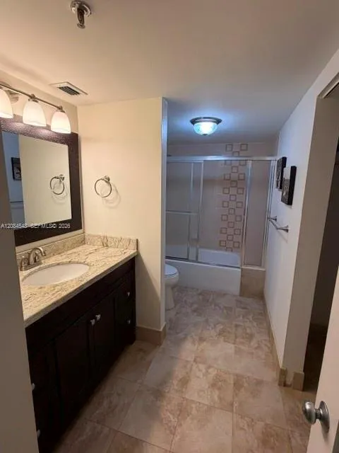 2401 Collins Ave #610 Miami Beach, FL 33140