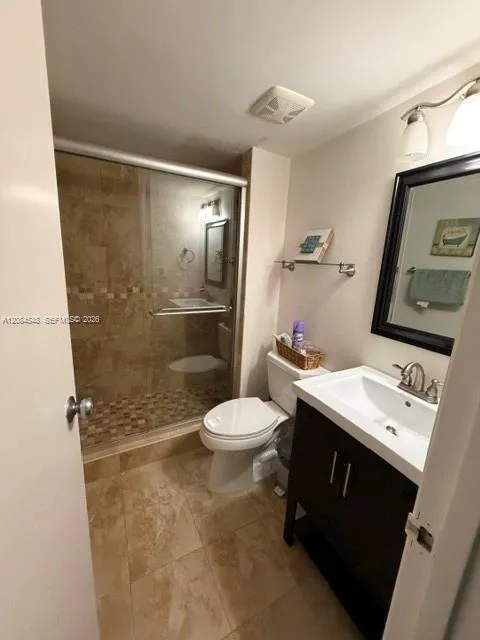 2401 Collins Ave #610 Miami Beach, FL 33140