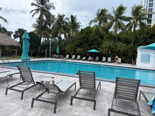 2401 Collins Ave #610 Miami Beach, FL 33140