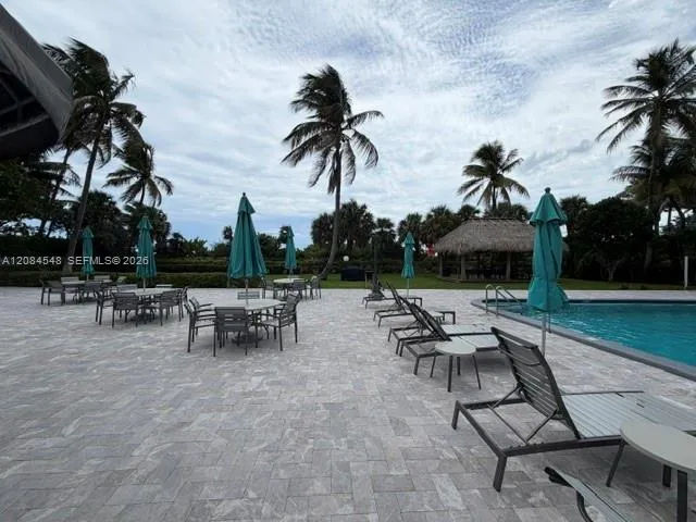 2401 Collins Ave #610 Miami Beach, FL 33140